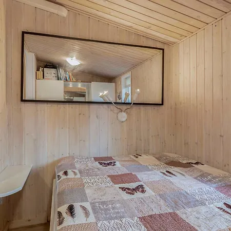 Dom wakacyjny Close To The And Forest And