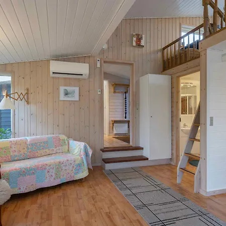 Dom wakacyjny Close To The And Forest And