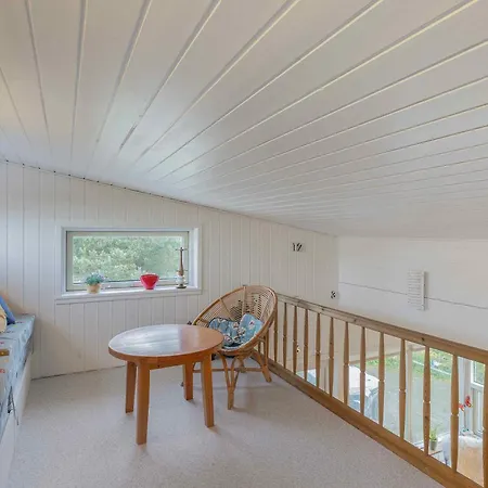 Dom wakacyjny Close To The And Forest And