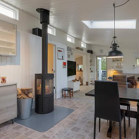 Dom wakacyjny Close To The And Forest And